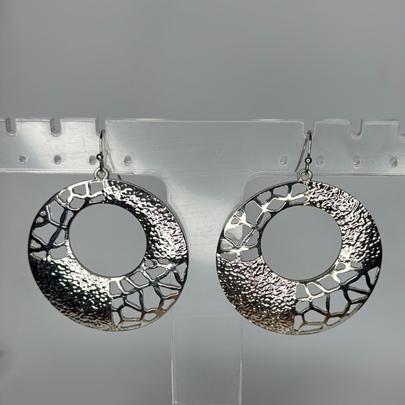 Silver Crackle Pattern Hoop Earrings - Picture 1 of 3